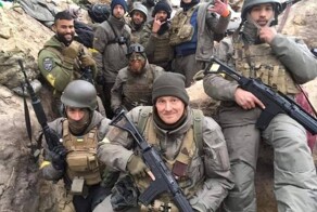На Украину со всего мира стекаются националисты и неонацисты