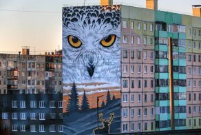 Граффити, узоры и необычная символика: самые яркие здания России
