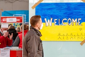 Поляки с теплотой и гостеприимством встречают беженцев с украины