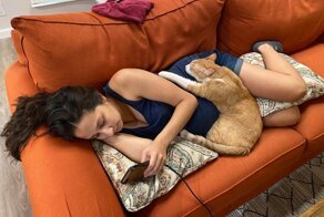 Домашние питомцы всегда готовы подарить свою заботу