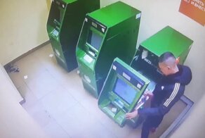 В Люберцах грабитель вскрыл банкомат с 14 миллионами рублей, но украл лишь пустой кассоприемник