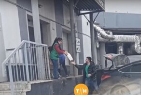 "Вот почему у нас нет сахара!": жительница Нижнего Новгорода сняла на видео подпольную торговлю