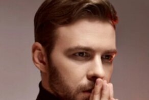 Российские знаменитости продолжают топить певца ртом Макса Барских