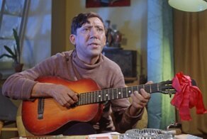 Кто на самом деле был автором знаменитой песни «Постой, паровоз» из комедии «Операция Ы»