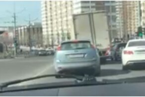В Новороссийске ураганный ветер опрокинул «ГАЗель»