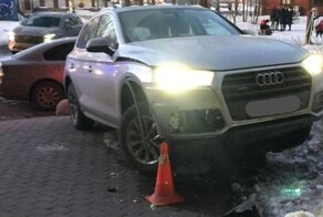 Педальки перепутала: женщина на «Ауди» сбила двух детей на тротуаре