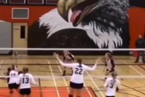 Когда играешь с читером в команде