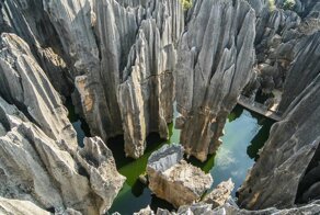 Как в Китае появился лес из камней, которые торчат из земли, как острые лезвия