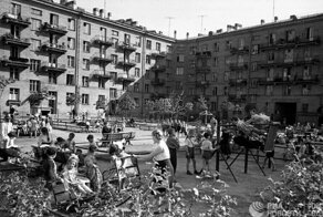 20 ностальгических фото о том, как раньше выглядели дворы