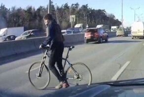 Слабоумие и отвага: через МКАД верхом на велосипеде