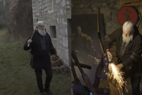 Фанат сериала «Викинги» изменил внешность и стал жить, как древний воин