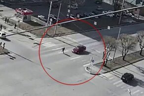 Увезли без сознания: в Хакасии нетрезвый пешеход бросился под машину