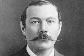 Богиня и дьяволица сэра Артура