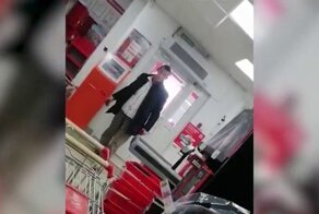 В Оренбургской области, вооруженный ножом парень, пытался ограбить магазин, но был задержан очевидцами