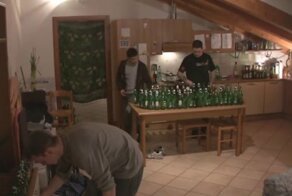 Мелодию «Полёт шмеля» сыграли на 101 бутылке