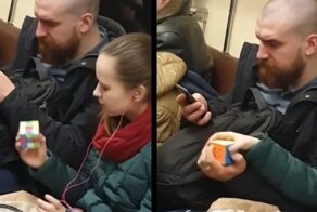 Одной левой: сборка кубика Рубика