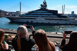 Побег из рая: в порт Владивостока прибыла яхта олигарха Мордашова, сбежавшая с Сейшел от санкций
