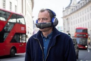 Компания Dyson создала гибрид наушников и маски для фильтрации воздуха