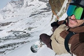 Сноубордист спасся из ледяной ловушки в Альпах благодаря смартфону