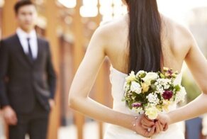 Японская пара разводится каждые три года из-за фамилии