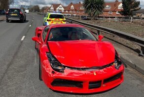 Мужчина купил Ferrari и попал в аварию, проехав на нем пару километров от дилерского центра