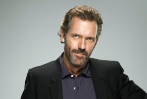 Доктор Хаус уже не тот. Поклонники не узнал Хью Лори в седом деде с бородой