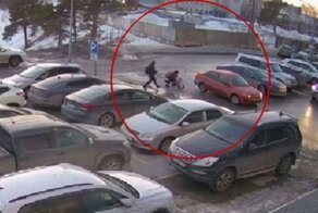 Ребёнок бросился под машину на парковке в Сургуте