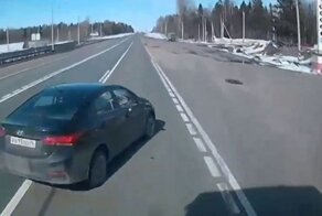 Опачки, заправка! Водитель легковушки повернул прямо под фуру