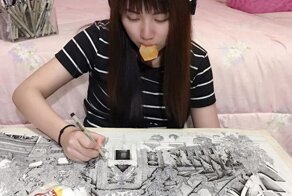 Японка создает сложные и удивительно детальные рисунки