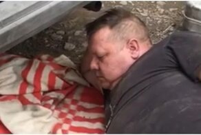 Лёха устал, пока чинил глушитель