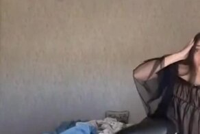 Невнимательная девушка и вентилятор