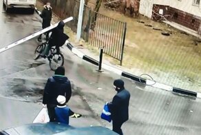 Мгновенная карма: воришка, удирая на украденном велосипеде в Раменском, врезался в шлагбаум