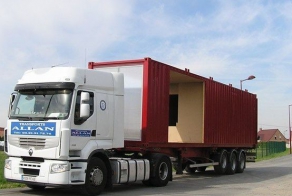 Жизнь в грузовых контейнерах по французски (18 фото)