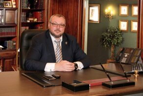 Ждала ребенка от водителя. В Москве бывший вице-президент "Газпромбанка" расправился с семьей и совершил суицид