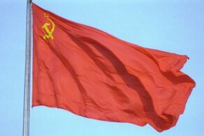В КПРФ предложили сменить триколор на флаг СССР