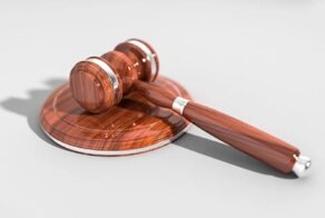 Мужчину уволили за то, что ему не понравился праздник-сюрприз