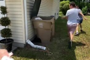 Прибраться за 60 секунд: сыновья узнали, что в дом вот-вот войдёт мама