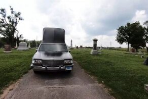 Campula — катафалк превратили в жутковатый кемпер для двоих человек