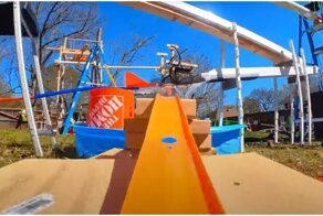 Эффектная гоночная трасса для игрушечных машинок