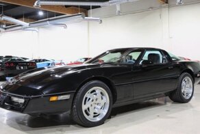 Два совершенно новых Corvette начала 1990-х продают в Лос-Анджелесе