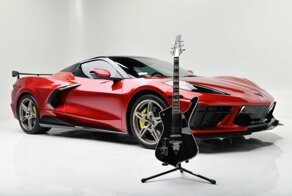 Фронтмен KISS Пол Стэнли выставит на аукцион кабриолет Chevrolet Corvette в комплекте с гитарой