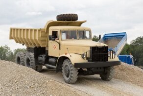 КрАЗ-222 «Днепр» — первый тяжёлый грузовик-самосвал СССР