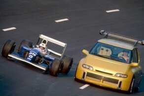 Renault Espace F1 — очень быстрый семейный минивэн с двигателем V10 от Формулы-1