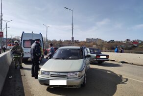 Авария дня. Молодой "гонщик" устроил серьёзное ДТП на мосту в Каменске-Уральском