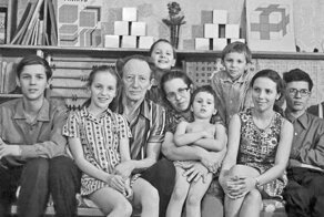 Задолго до Тепляковых: как сложилась судьба детей Никитиных, которых воспитывали по особой методике?