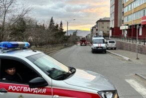 В Чите вооруженный мужчина взял в заложники своего трехлетнего сына
