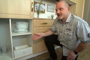 В Германии мужчина купил на eBay кухонные шкафы и нашел в них 150 тысяч евро