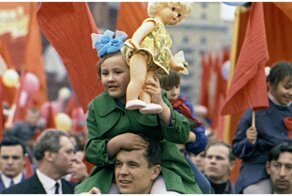 Очень атмосферные фото первомайских демонстраций