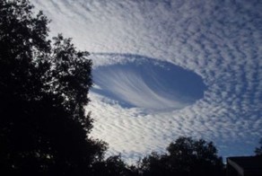 Дыры в облаках (35 фото)