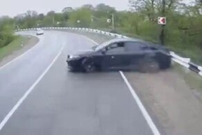 Авария дня. На Кубани Toyota Camry вылетела под встречный грузовик